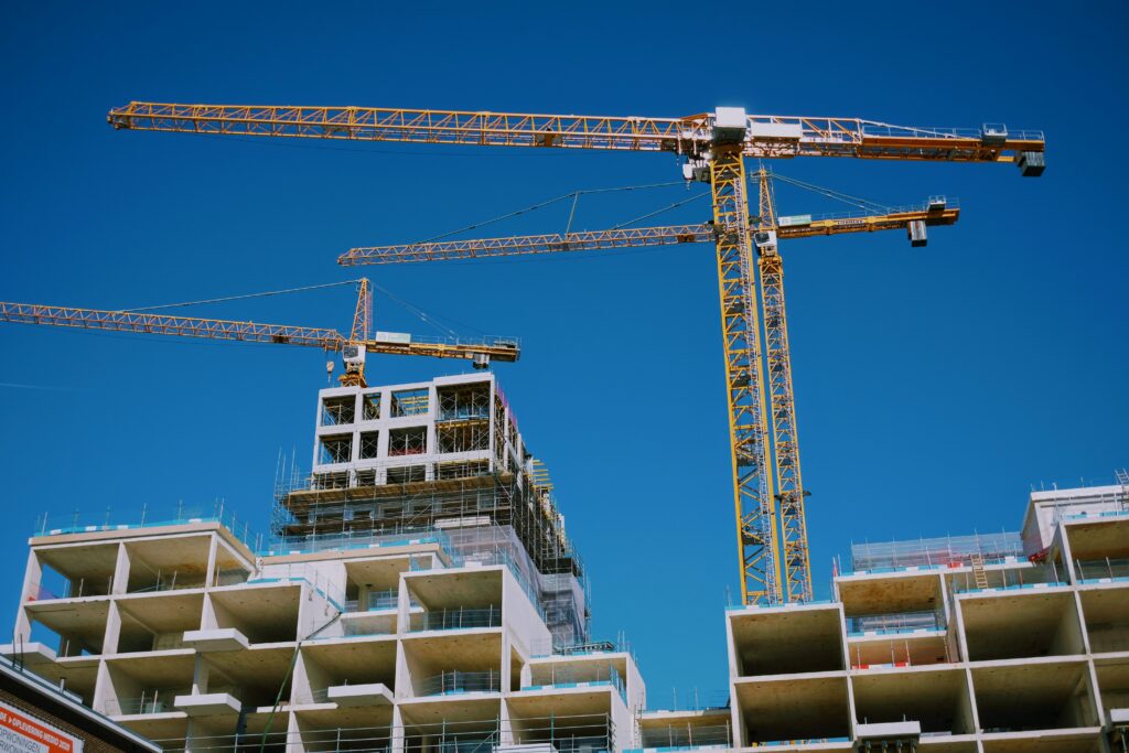Cranes above an apartment building under construction.